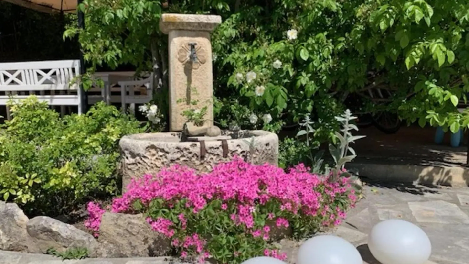 Holiday home La Maison Rose L'Isle-sur-la-Sorgue France