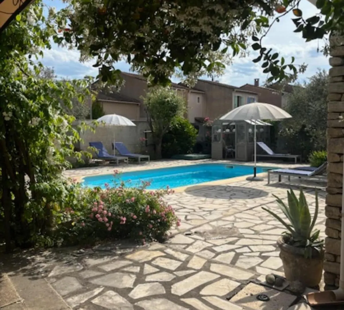La Maison Rose L'Isle-sur-la-Sorgue 0*,