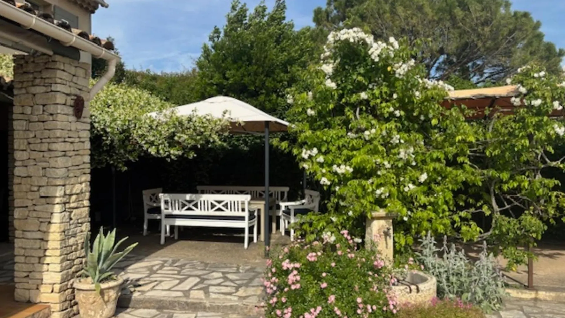 Holiday home La Maison Rose L'Isle-sur-la-Sorgue France
