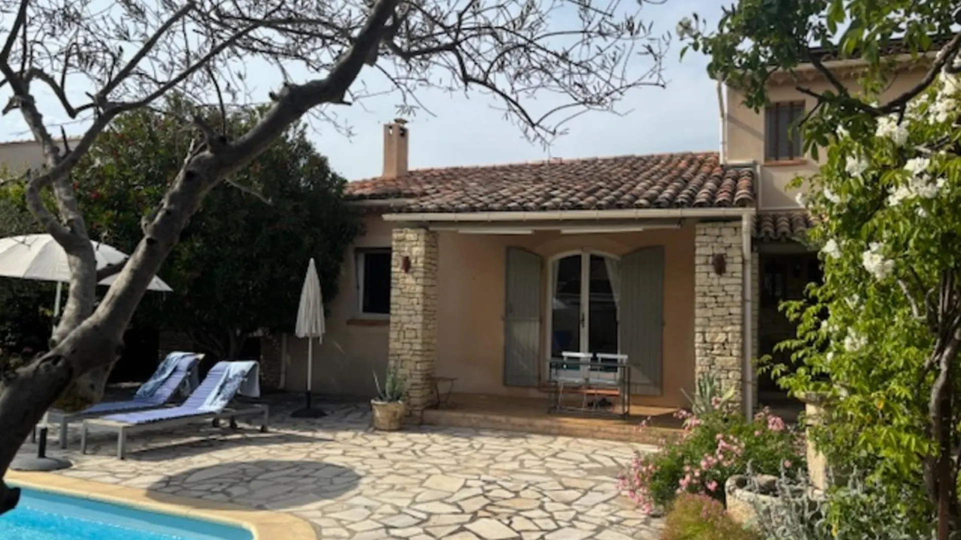 Holiday home La Maison Rose L'Isle-sur-la-Sorgue France